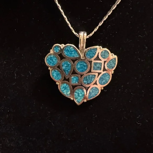 VTG 1970s Trifari silver tone heart shaped pendant necklace w/inlaid turquoise - Picture 2 of 6